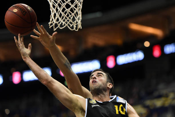 在对阵强敌 在对阵强敌