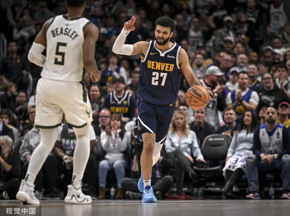 在接受采访 在接受采访